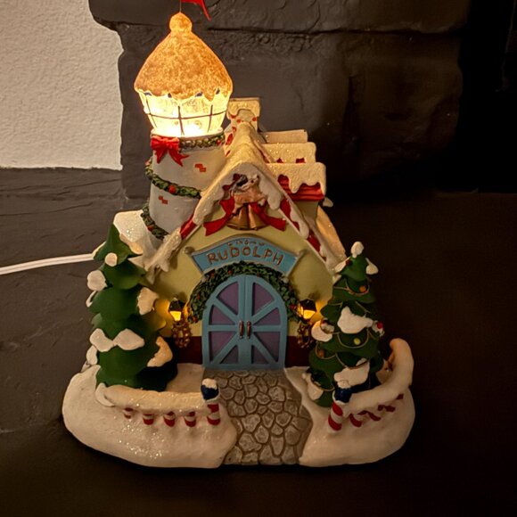 Hawthorne Village - "Watch Tower and Reindeer Barn" Piece - Picture 4 of 9